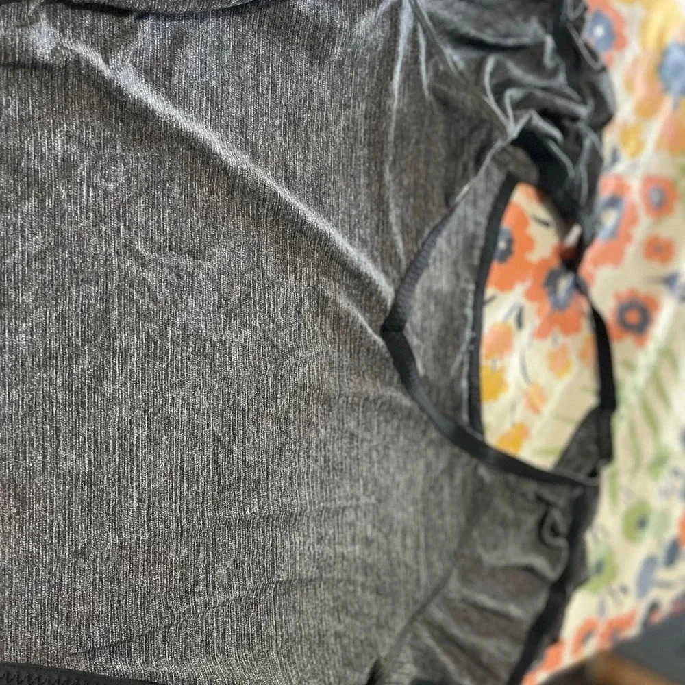 Lululemon Run: Team Spirit Tech Short Sleeve Black Size 8 - Picture 10 of 10